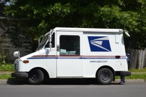 mail-truck-3248139_1280-300x200